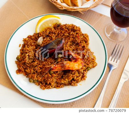 Popular dish of Spanish cuisine is paella with seafood 78720079