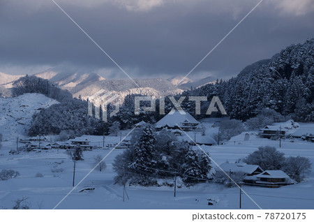 田園風光 雪景 Hiwacho Mikawachi 78720175
