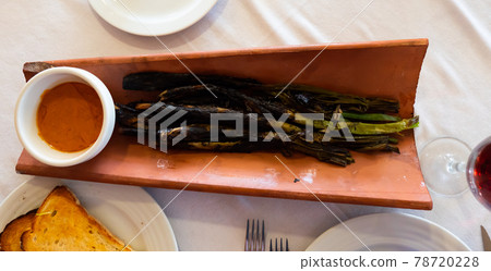 onions, culinary, cooked 78720228