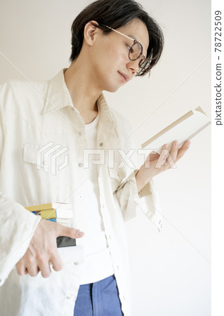 一個人讀一本書 78722509