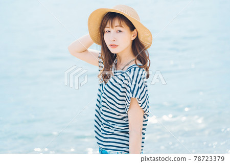 閃亮的大海和女人 78723379