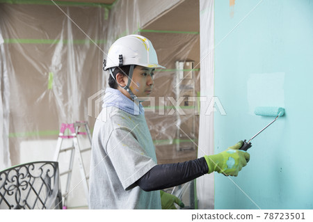 認真工作的年輕日本畫家，工作簡介 78723501