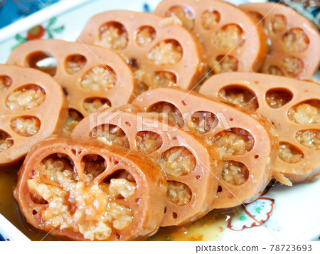 Lotus root glutinous rice stuffed with honey 78723693