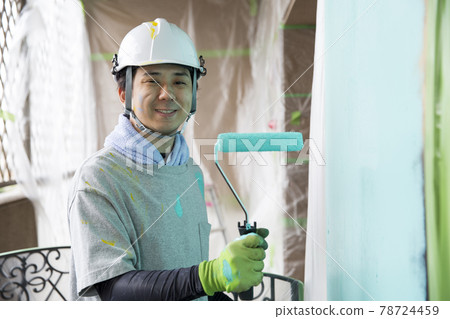 A smiling young Japanese painter, with a line of sight, a profile at work A smiling young Japanese painter, with a line of sight, a profile at work 78724459