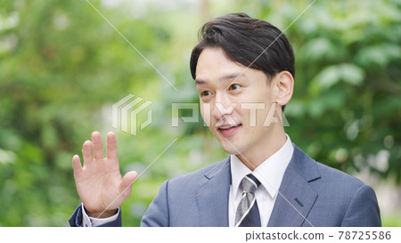 Businessman / outdoor 78725586