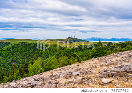 (Nagano Prefecture) Utsukushigahara Plateau, overlooking Ougatou from Monomiishiyama 78727712