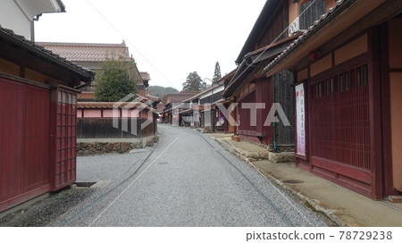 Fukiya's streets known for the red streets of Ishishu tiles and Bengala plaster walls (Takahashi City Fukiya Traditional Buildings Preservation Area) 78729238