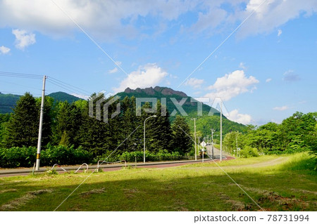從二見櫻看到的八劍山（鐵架上瀧之澤站遺跡） 78731994