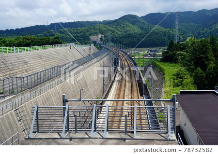 Hokuriku Shinkansen with reduced number Hokuriku Shinkansen with reduced number 78732582