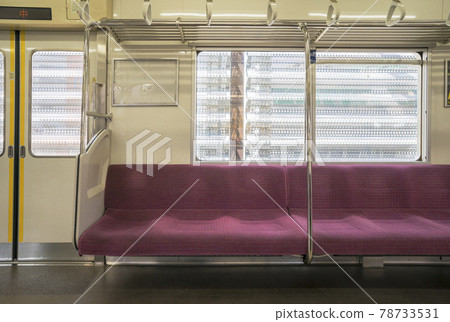 京王線開往新宿府中站府中站月台車內座位 78733531