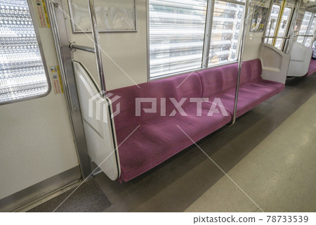 京王線開往新宿府中站府中站月台車內座位 78733539