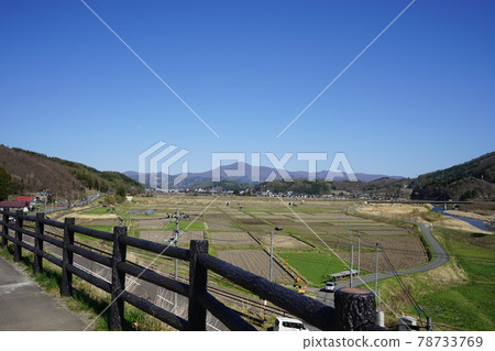 從遠野式山丘看到的路邊車站風景 78733769