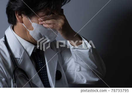 累了的醫生 78733795
