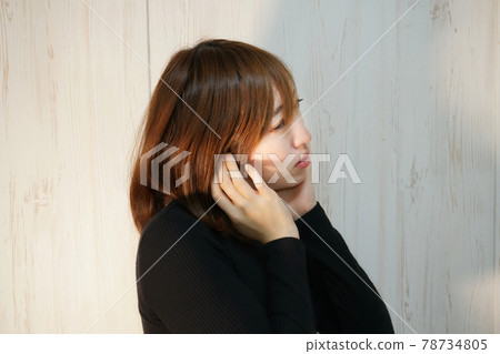 Female tinnitus image 78734805
