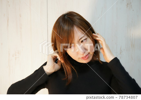 Female tinnitus image Female tinnitus image 78734807
