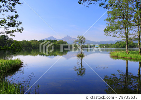 Lake Sohara in early summer (Urabandai, Kitashiobara Village) Lake Sohara in early summer (Urabandai, Kitashiobara Village) 78735635