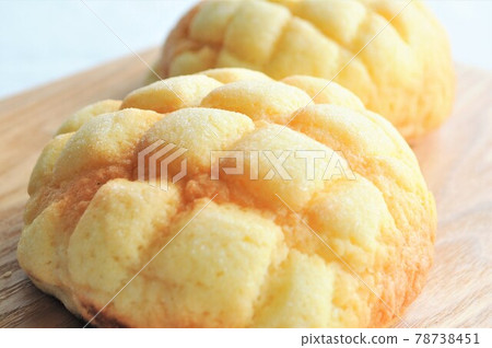從麵包店新鮮出爐的甜瓜麵包 從麵包店新鮮出爐的甜瓜麵包 78738451