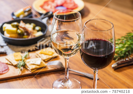 酒酒杯酒和食物 78740218