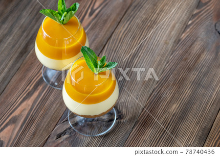 Mango cheesecake Mango cheesecake 78740436