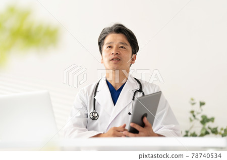 醫生中間人白大褂磨砂體檢 醫生中間人白大褂磨砂體檢 78740534