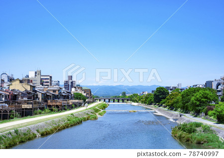 鮮綠的鴨川(京都) 鮮綠的鴨川(京都) 78740997