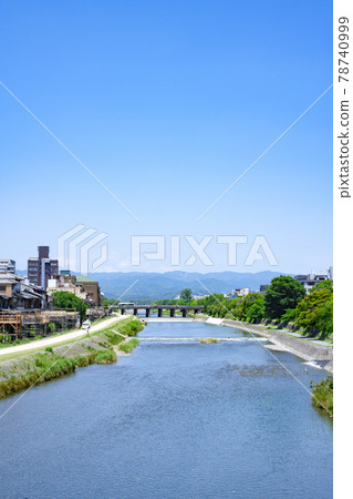 鮮綠的鴨川(京都) 鮮綠的鴨川(京都) 78740999