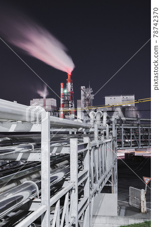 閃閃發光的工廠夜景 閃閃發光的工廠夜景 78742370