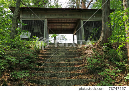 福島縣南會津町愛宕山山頂下的仁王門 78747267