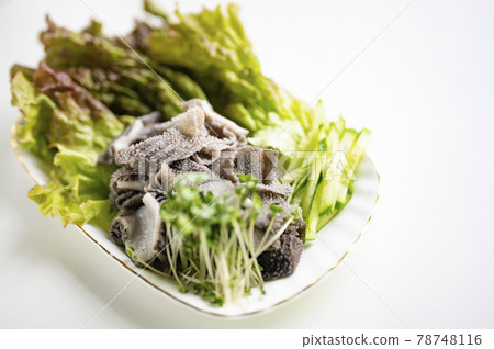 烤肉餐廳的經典omasum生魚片 烤肉餐廳的經典omasum生魚片 78748116