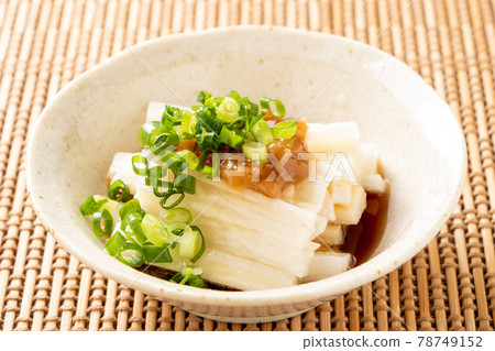 A long strip. 78749152