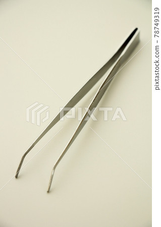tweezers 78749319