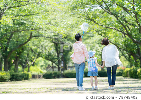 Parent and child summer vacation insect catching child 78749402