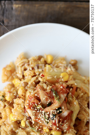 Natto and kimchi fried rice made with pressed barley and rice Natto and kimchi fried rice made with pressed barley and rice 78750137