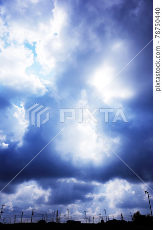 夏日天空中的雲彩 夏日天空中的雲彩 78750440