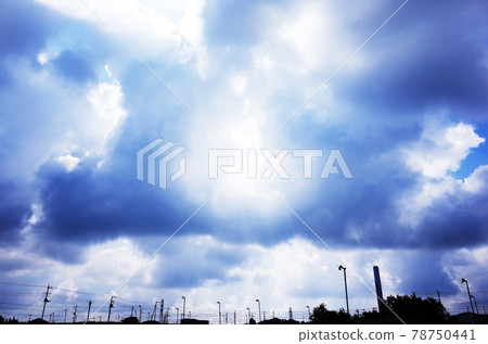 夏日天空中的雲彩 夏日天空中的雲彩 78750441