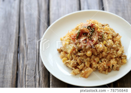 Natto and kimchi fried rice made with pressed barley and rice 78750848