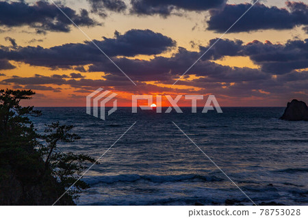 黃昏的日本海美景，海濱公園十二子 78753028