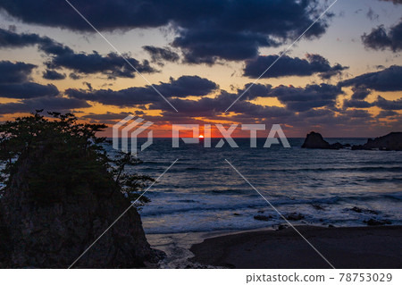 黃昏的日本海美景，海濱公園十二子 78753029