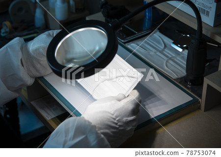 A state of performing a quality inspection of the mask 78753074