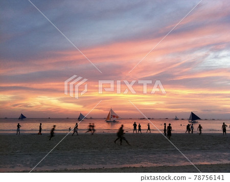 people on the beach at dusk people on the beach at dusk 78756141