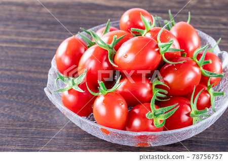Fresh ripe cherry tomatoes Fresh ripe cherry tomatoes 78756757