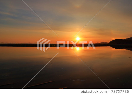 Sunset and reflection on Shinmaiko coast 78757786