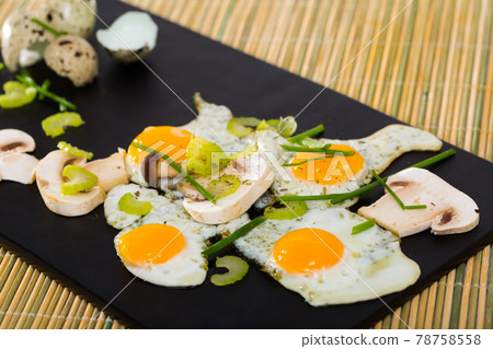 Fried quail eggs with champignons 78758558