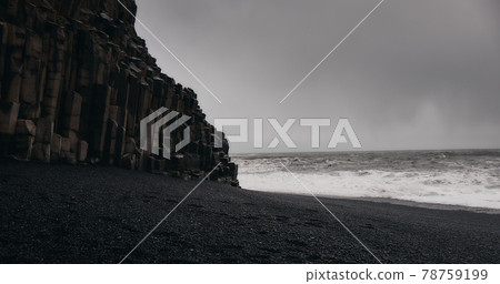 Black sand beach, Iceland 78759199