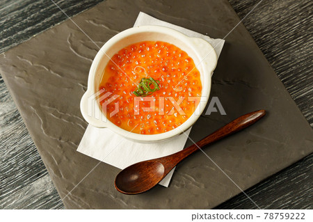 One dish, chawanmushi (salmon roe) 78759222