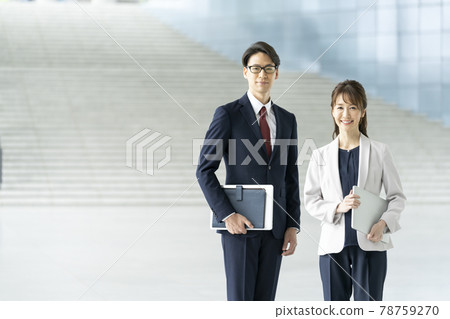 商務人士男性和女性肖像 商務人士男性和女性肖像 78759270