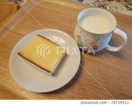 Milk and Castella 78759413