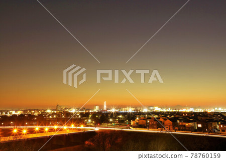 Cityscape at dusk 78760159