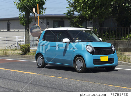 駕駛兩廂迷你車 78761788