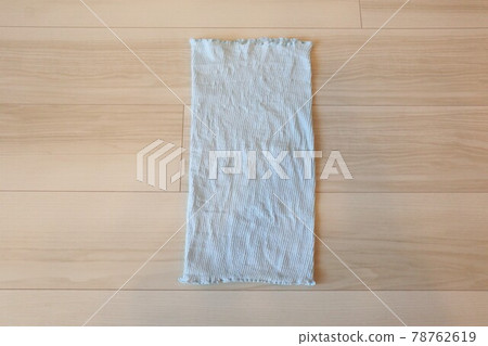 A belly band for children to chill in the summer A belly band for children to chill in the summer 78762619